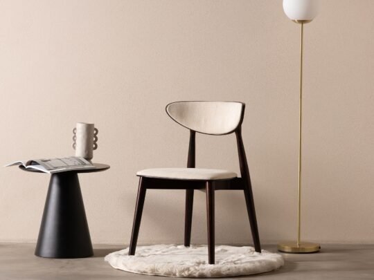 Diuna III - riešutmedžio sp. kėdė